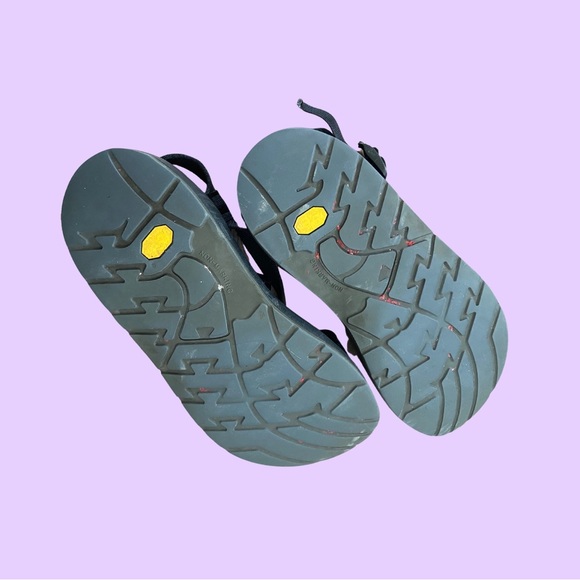 Chacos black classic single strap chunky hiking / water sandals 🔥